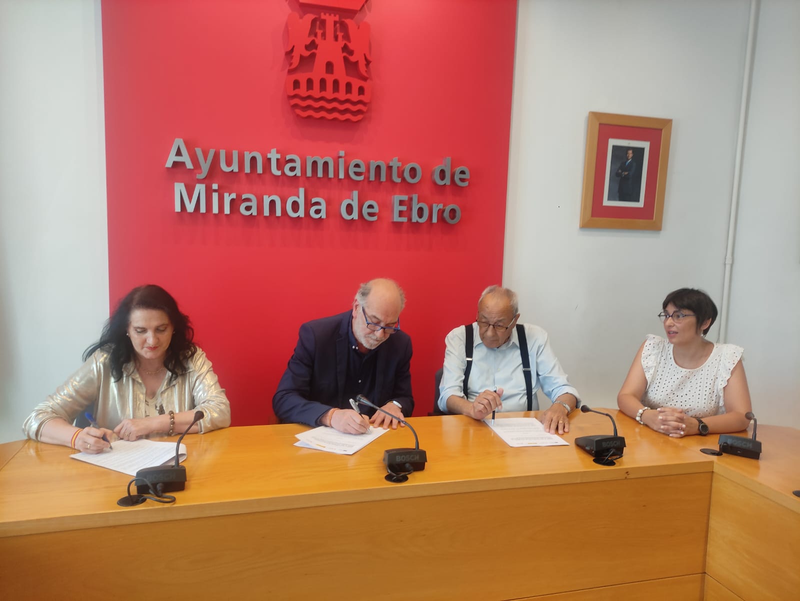 El Ayuntamiento aporta 39.930€ para la app de compras en el comercio local “Disfruta Miranda”