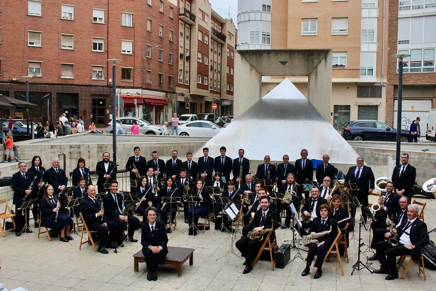 Las bandas de música de Miranda y Briviesca se encuentran en el Teatro Apolo