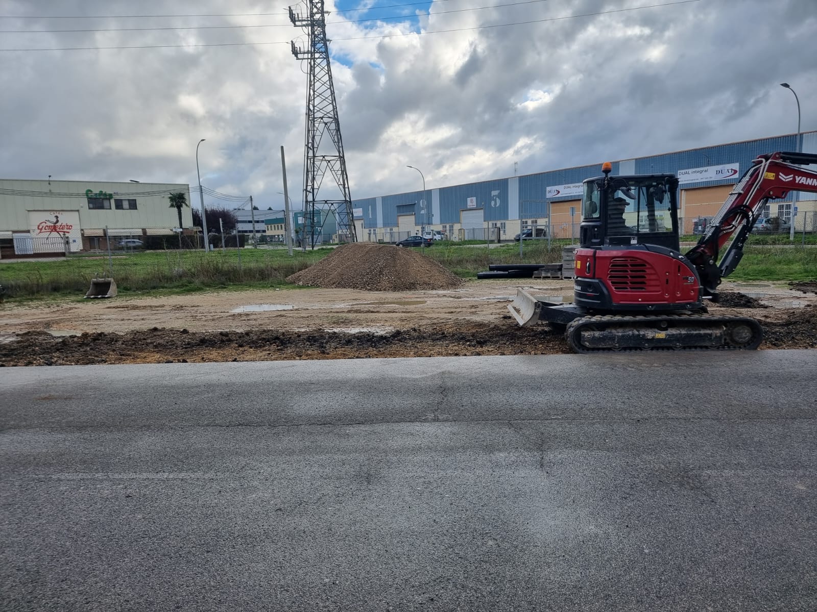 El Ayuntamiento realiza una actuación para evitar las balsas de agua en el Pabellón Multifuncional