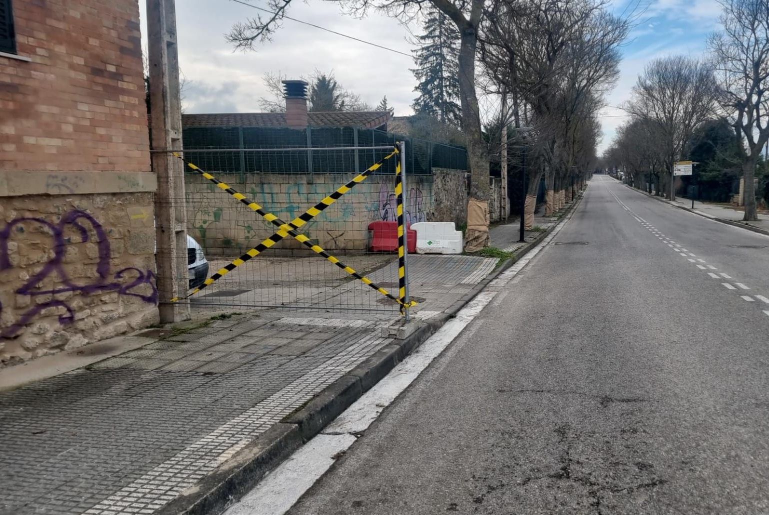 Comienzan las obras de reforma de aceras en un tramo de Carretera de Orón