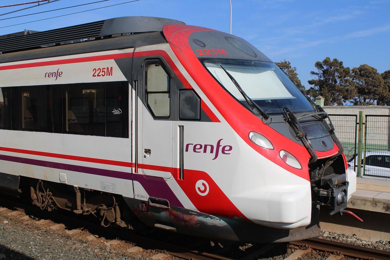 Renfe y el Ayuntamiento de Miranda de Ebro firman un acuerdo para la promoción del turismo y los viajes en tren